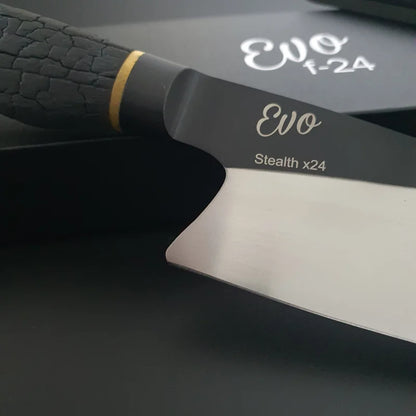 Schwarzes Küchenmesser mit Evo Stealth x24 Branding aus der x24 Evolution Limited-Serie