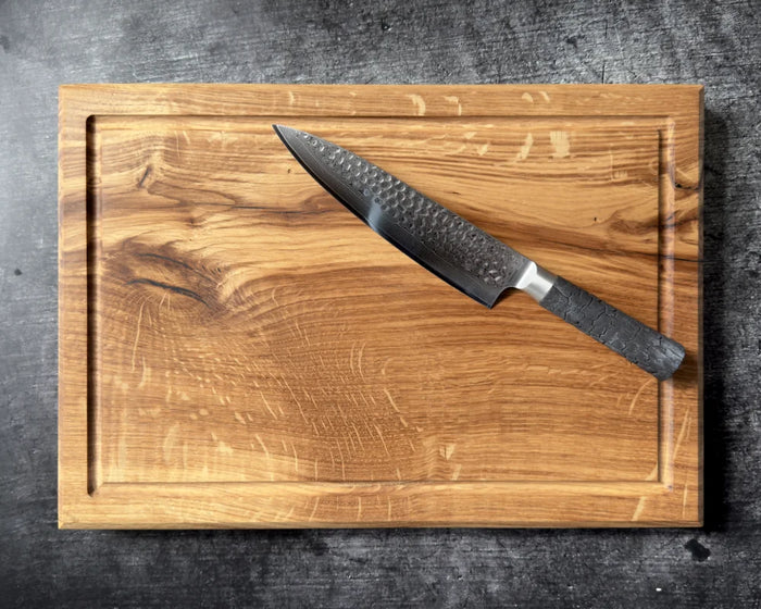 Damast-Chefmesser & Eiche-Schneidebrett im Set – für kraftvolle Küchenarbeit