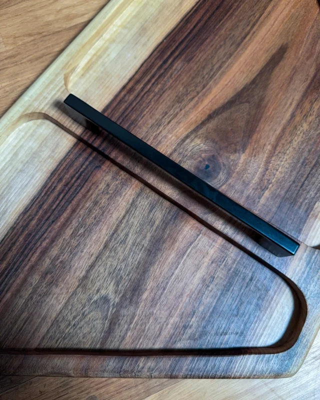 Langes, schmales Format 95×30 cm auf Tafel arrangiert, Fine-Dining-Präsentation