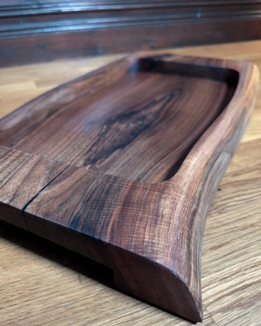 Pitmaster Board Freeform – Nussbaum Naturform 47×27×4 cm mit Griffmulden