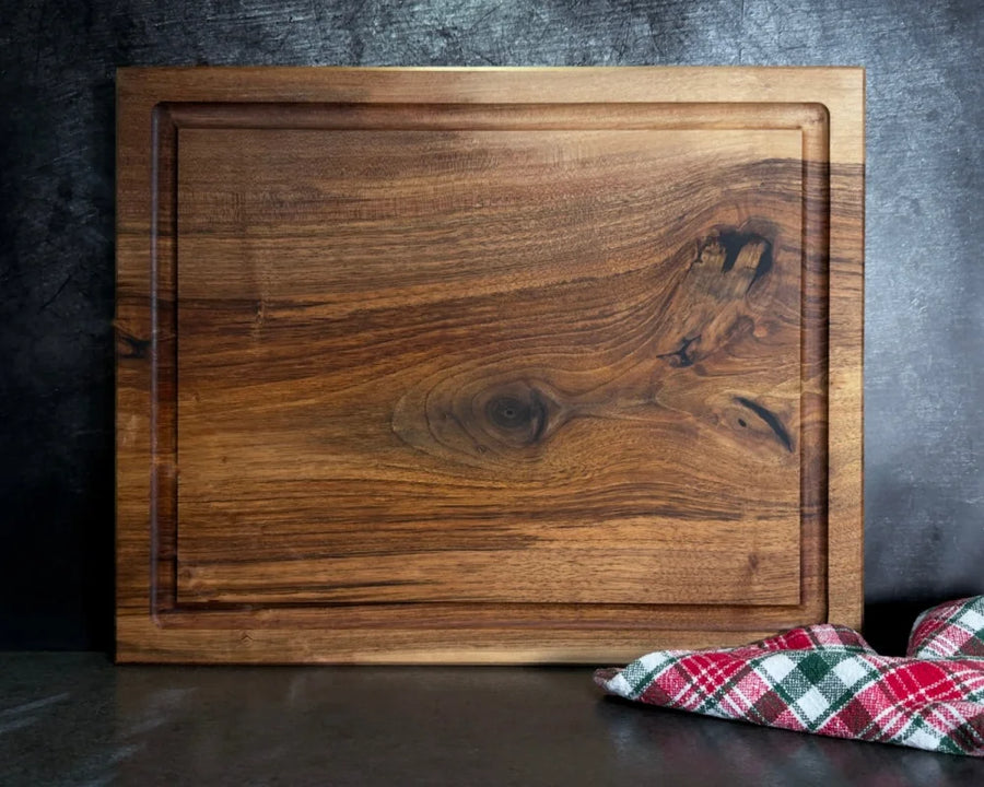 Nussbaum Schneidebrett 50 × 40 × 4 cm – großzügiges Wendebrett mit Saftrille