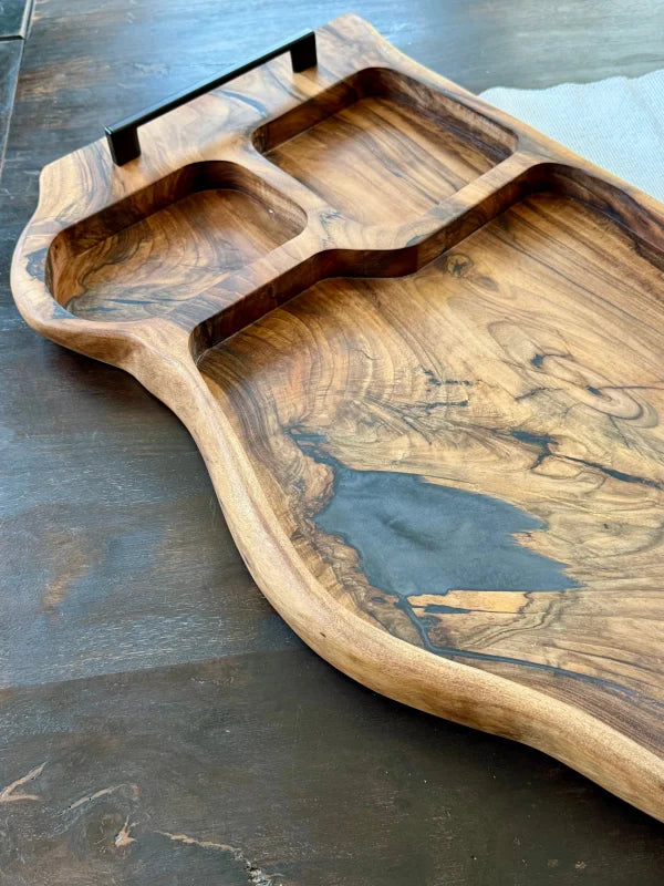 Holz Servierbrett aus Walnuss mit Fächern für BBQ und Küche, 70 x 30-40 x 4 cm