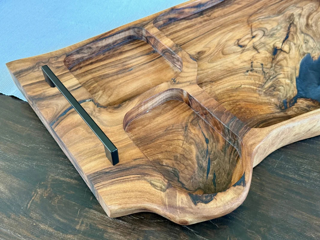 Holz Servierbrett aus Walnuss mit Griff für BBQ und Küche, 70 x 30–40 x 4 cm