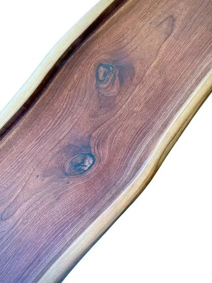 Holz Servierbrett XXL aus Nussbaum mit markanten Knoten im Holzbild