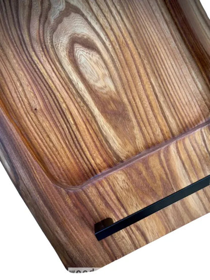 Holz Servierbrett XXL aus Ulme mit natürlicher Maserung und dunklem Inlay für Grillliebhaber