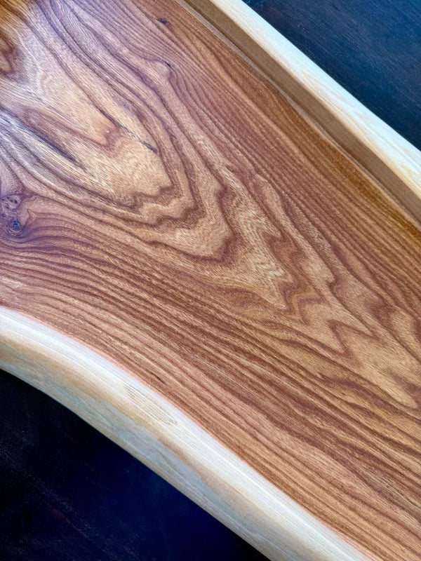 Holz Servierbrett groß mit natürlichem Maserungsmuster für BBQ und Gastro Spaß