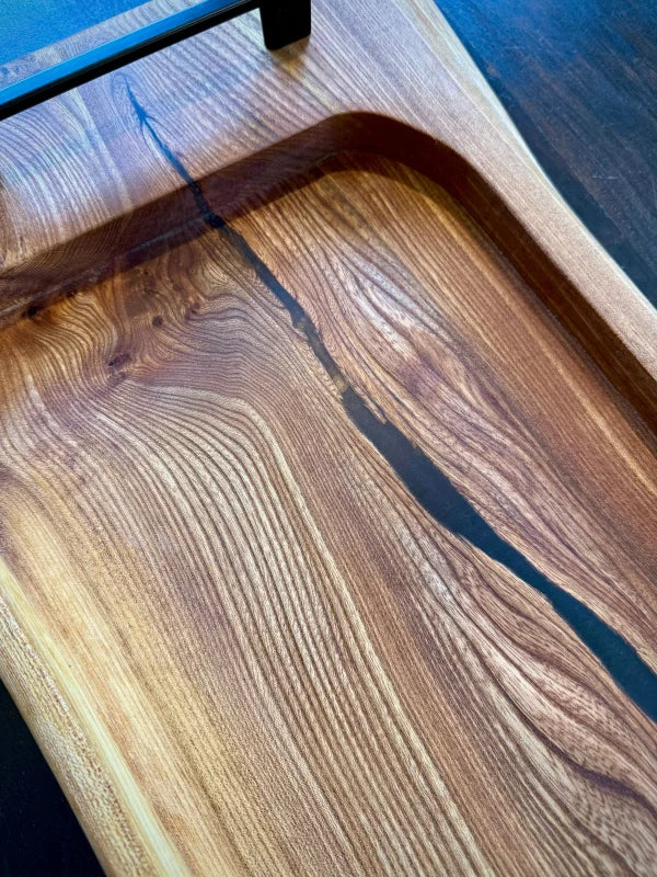 Holz Servierbrett 70 x 30 mit natürlichem Riss im Ulmenholz für BBQ und Küche