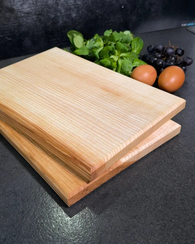 Chefbrettchen Esche 30×20 cm – leichtes, natürliches Servierbrett