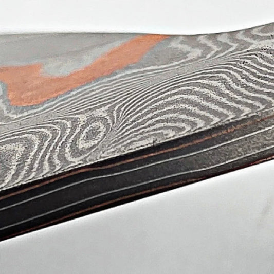 Nahaufnahme der Cu-mai Damastklinge des Lady’s Cutt Evolution mit Kupferstruktur